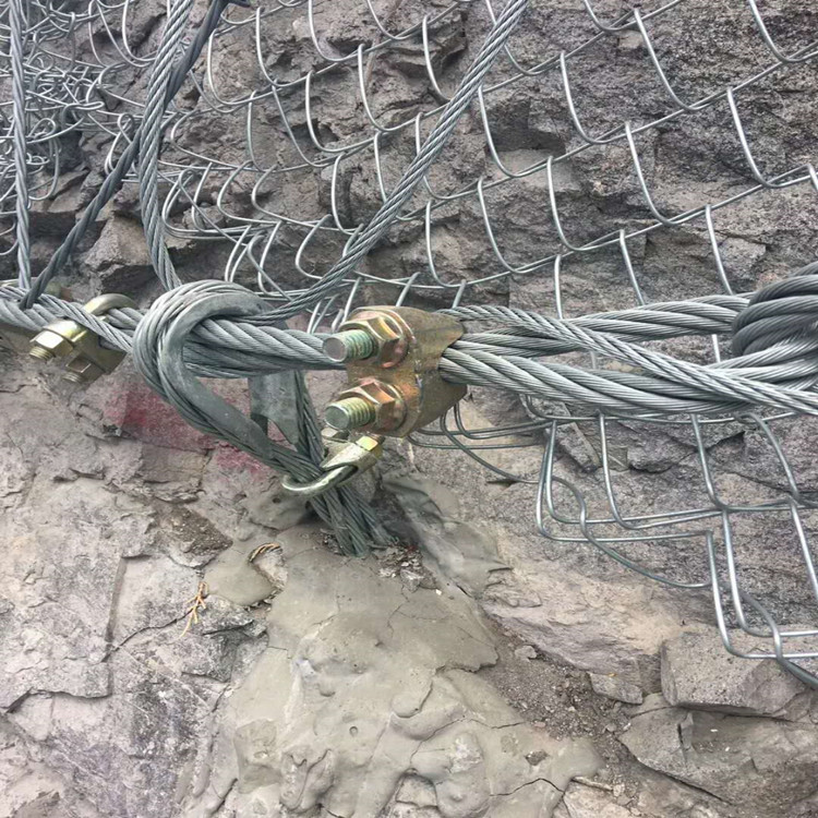 福建柔性拦石主动防护网安装施工案例
